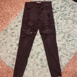 Women’s Distressed Jeans 11/12